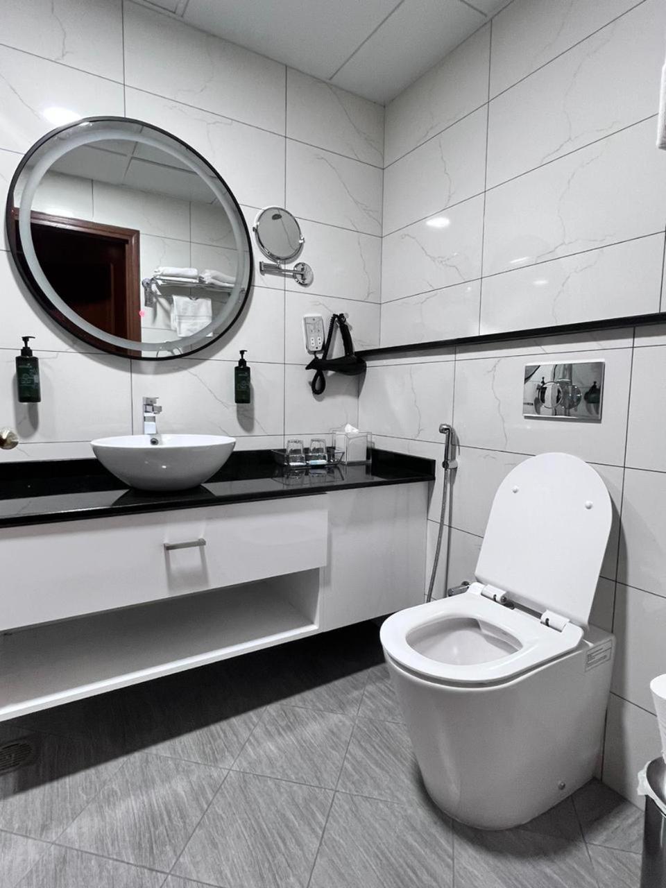 Howard Johnson Bur Dubai Exterior foto