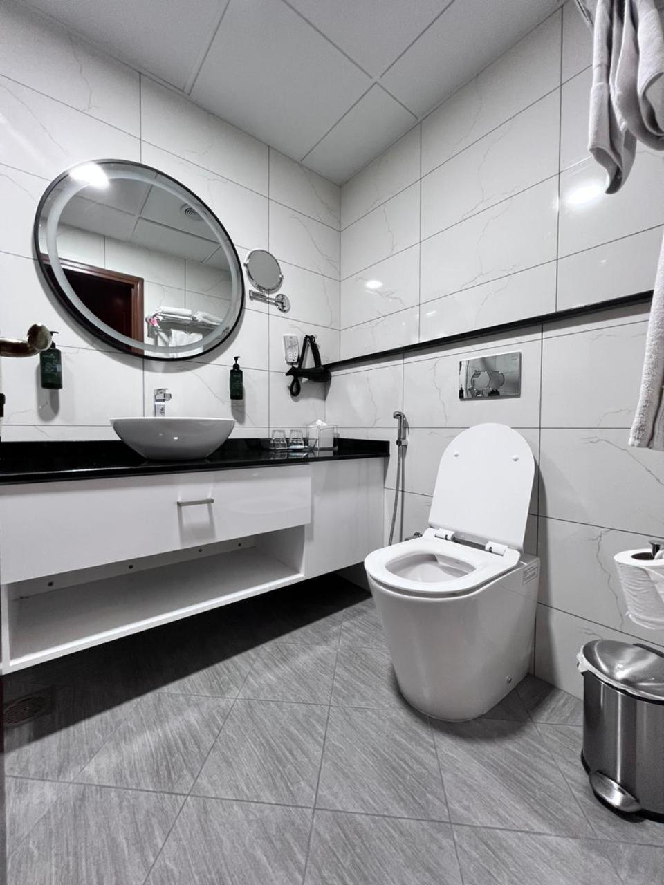 Howard Johnson Bur Dubai Exterior foto