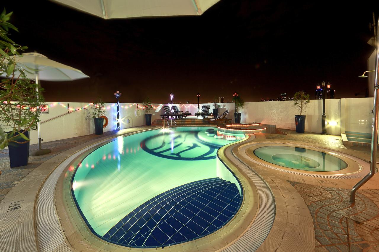 Howard Johnson Bur Dubai Exterior foto