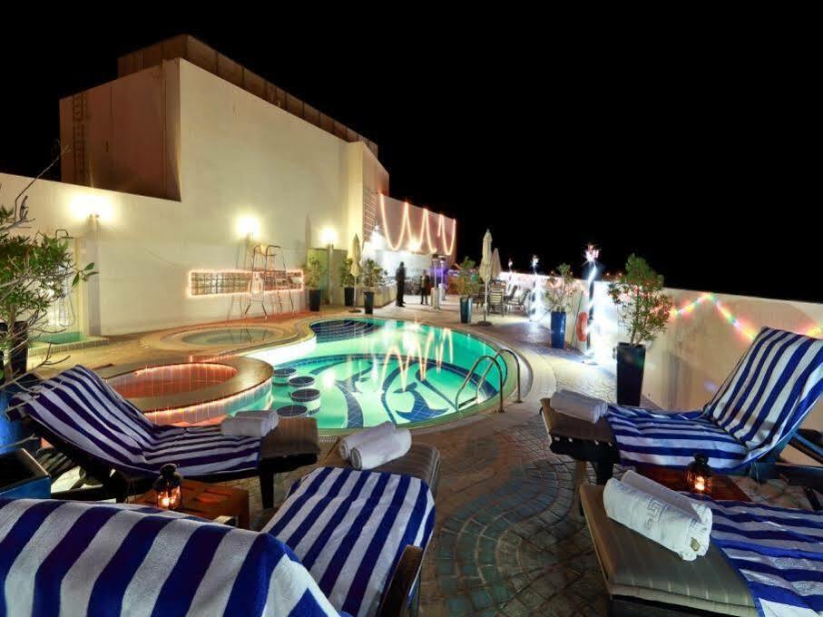 Howard Johnson Bur Dubai Exterior foto
